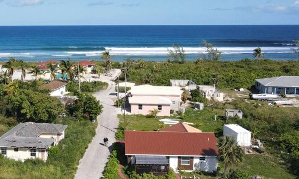 Conch Bar Villa | Relax and unwind in this quiet charming beachside village
