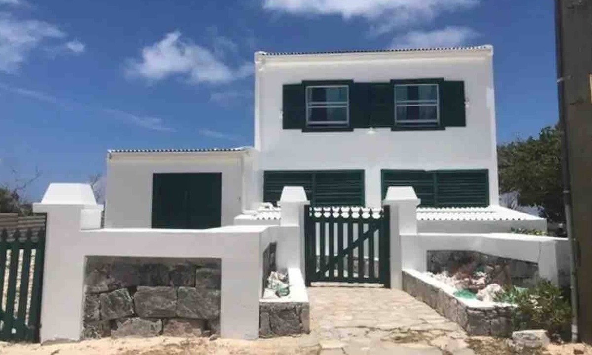 Balfour Town Villa | Spectacular Beachfront Views on Salt Cay