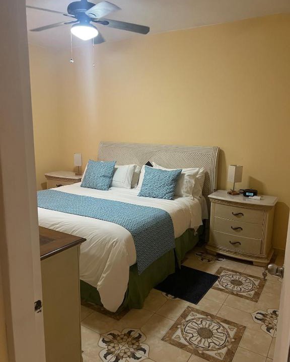 Venetian Road Settlement Apartment | Steps Away from Adventure -2bedroom & 1 Bath