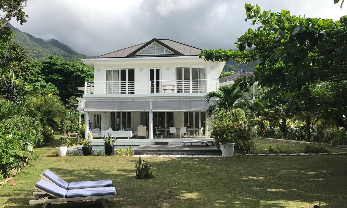 Beau Vallon Villa | Stunning beachfront gem