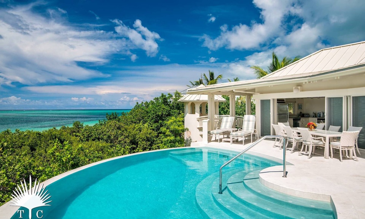 Providenciales House | TC Villas -Turtle Beach -Snorkeling, Kayaks & Family Entertainment