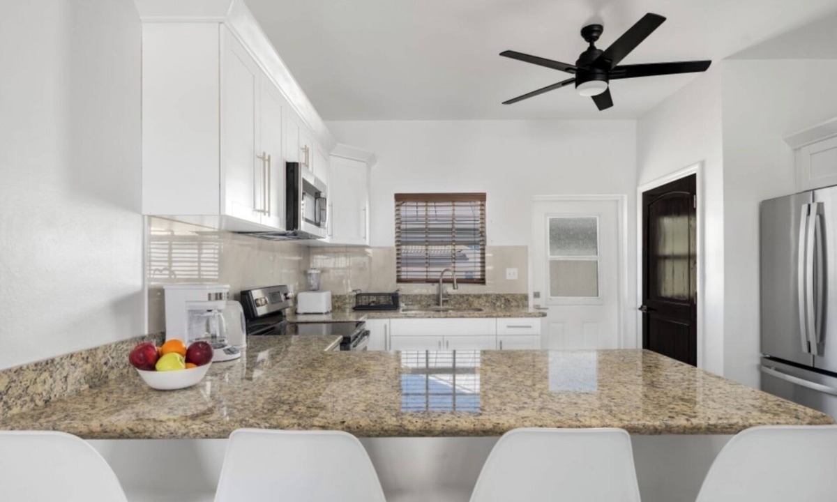 Cockburn Town House | The Ridge: 2 BDR Villa