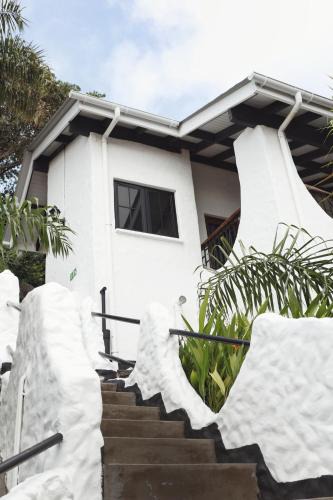 Mare Anglaise Apartment | The Salty Palms