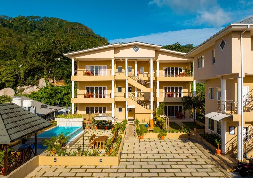 Beau Vallon Apartment | Tropical Hideaway
