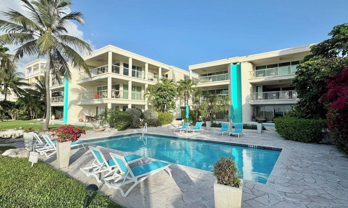 The Bight Condo | Updated Penthouse amazing ocean front view of GRACE BAY BEACH!