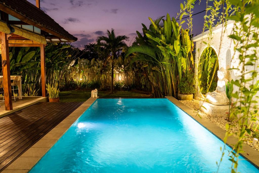 Babakan Villa | Villa Innerbloom stylish 2BR with large pool & garden
