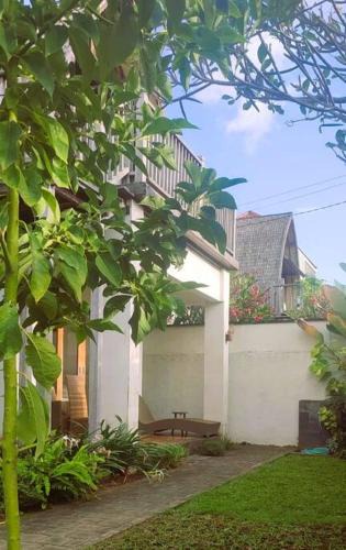 Saba Villa | Villa Kenken - 2 Bedrooms villa close to Keramas Surfing Beach