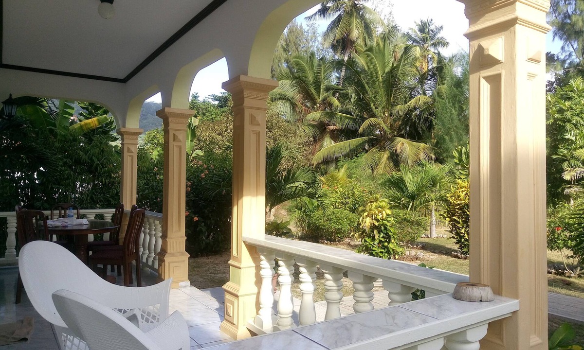 La Digue Villa | VILLA KERLAN - The Cottages of Anse Reunion. Close to the beach