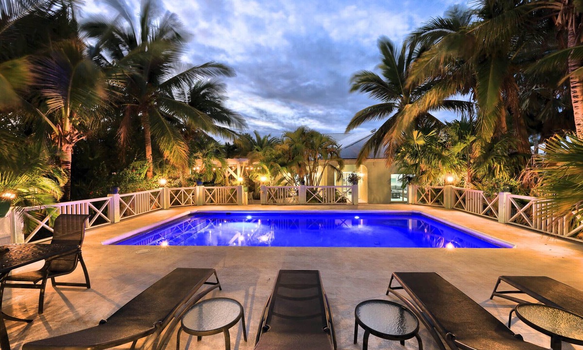 Leeward Settlement Villa | Villa Tropica - Near Grace Bay Beach - Newly Remodelled