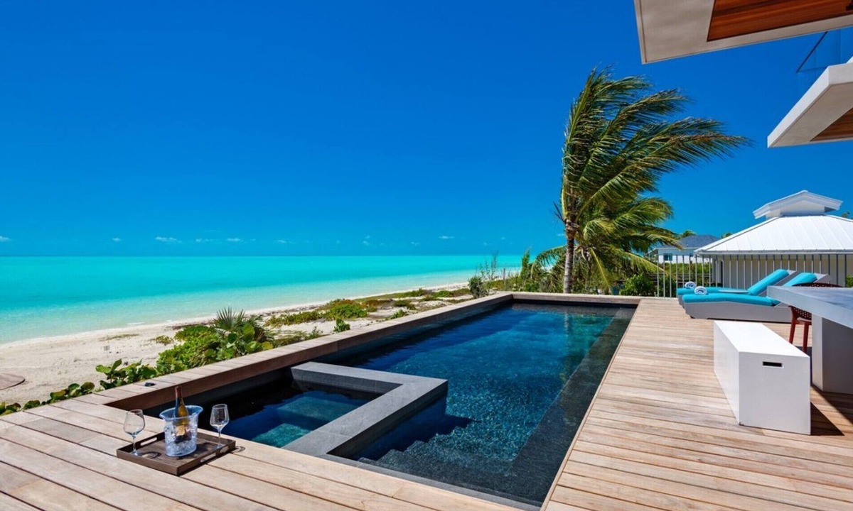 Long Bay Hills Villa | Villa Umi - 6-bedroom in Long Bay Beach, Turks and Caicos. Enquire NOW!