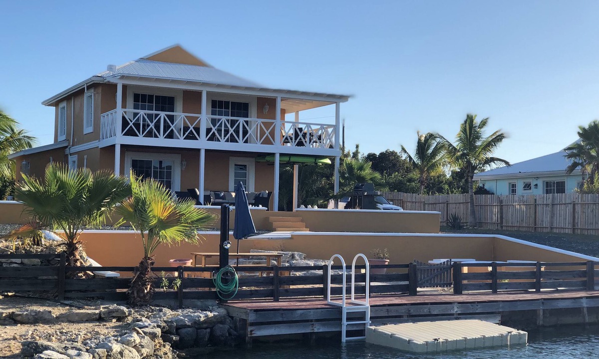 Discovery Bay Villa | Waterfront Villa, Private Pool & Kayaks