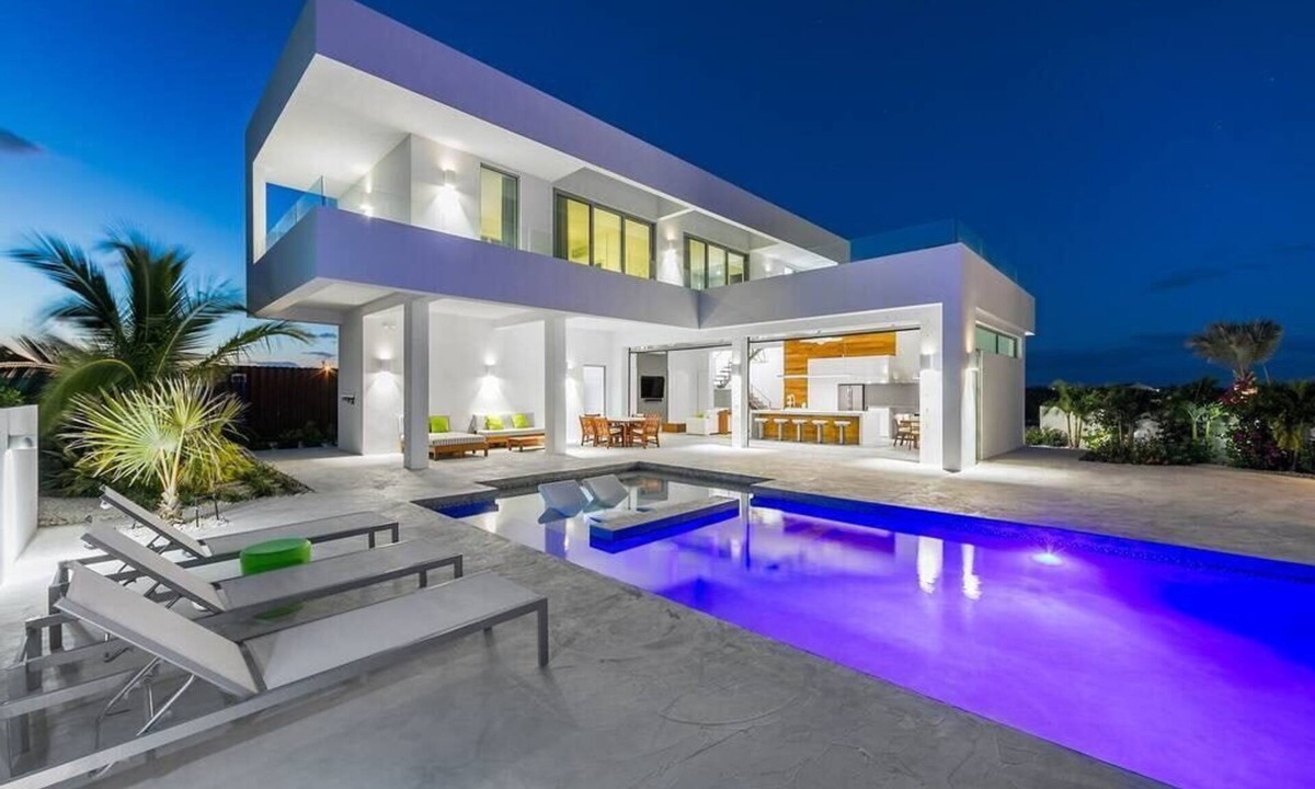 Long Bay Villa | White Villas - Family Beachside Villa with Pool (2