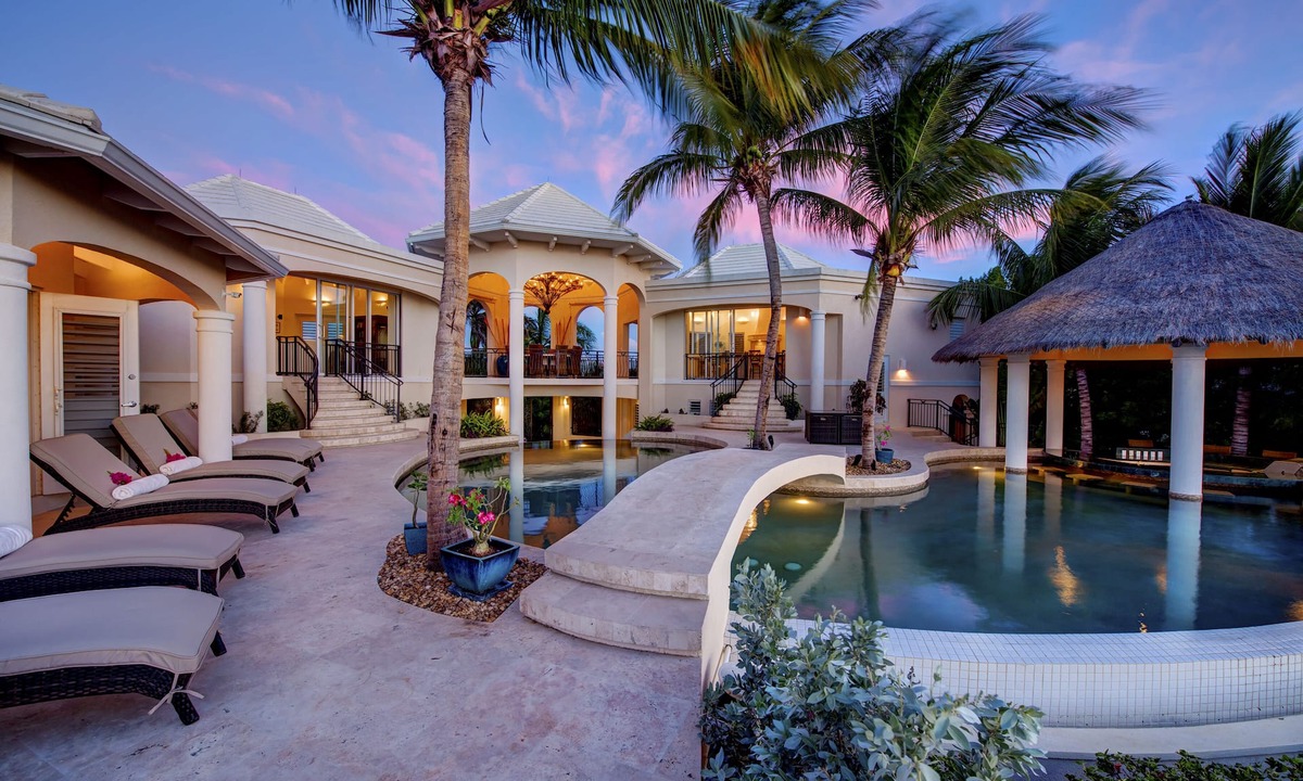 The Bight Villa | Your luxury home sleeps 10 on the World's number one Island and beach