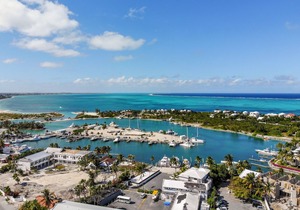1 BD,1.5 Bathroom, Beautiful Condo.