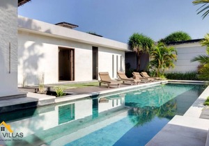3BR Villa W/Spacious Pool Area Located In Central Seminyak!