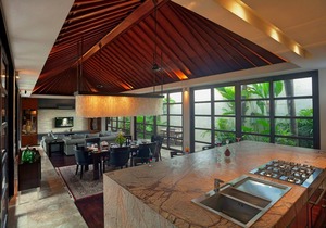 4 Bedroom Jimbaran Luxe Pool Villa, Housekeeping Staff Service, Breakfast!
