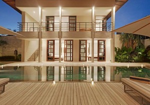 4 Bedroom Jimbaran Luxe Pool Villa, Housekeeping Staff Service, Breakfast!