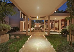 4 Bedroom Jimbaran Luxe Pool Villa, Housekeeping Staff Service, Breakfast!