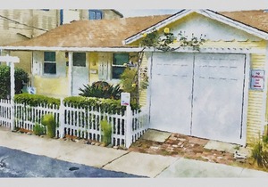 4 houses from Twin Lakes Beach. 2 minute walk to the Crow’ Nest and El Palomar