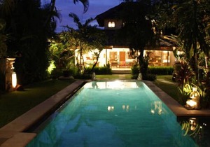 5 Bedroom 2 Pool Villas in Central Seminyak, Daily Housekeeping, shop, beach