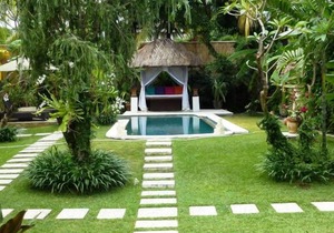5 Bedroom 2 Pool Villas in Central Seminyak, Daily Housekeeping, shop, beach