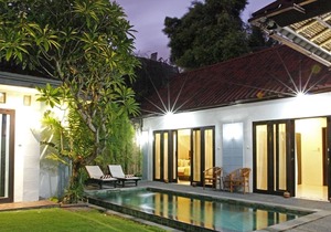 7 Bedrooms, 3 Private Pool Villas, Sleeps up to 14 guests, Staff service