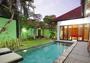 8 Ensuite Bedrooms, 3 Private Villas, Sleeps 16