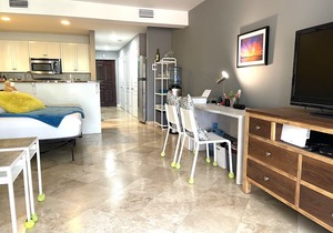 Charming and newly refreshed Studio, In The Heart Of Paradise,