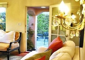 Charming Romantic Yacht Harbor Beach Cottage