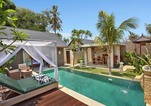 One Bedroom Suite Villa with a private pool only 5 minutes drive to the beach