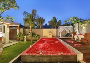 One Bedroom Suite Villa with a private pool only 5 minutes drive to the beach