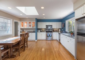 Pleasure Point Oasis ~ Family and dog-friendly yard ~ Off-street parking