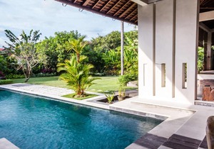 Rent a Luxury Villa in Bali Close to the Beach, Bali Villa 2035