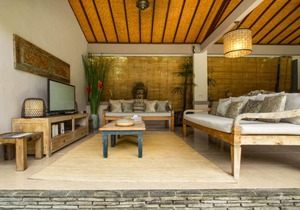 Rent a Luxury Villa in Bali Close to the Beach, Bali Villa 2038