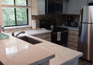 Seascape Beauty with Distant Ocean View-Sleeps 8!