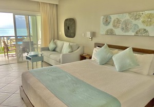 Spectacular Beachfront Condo, Ocean Views of Grace Bay, Suite #123