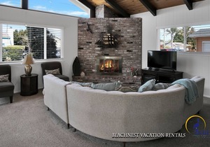 Welcome to the Sea Breeze - easily walking distance to Seacliff Beach with Ocean View!