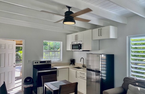 The Bight Villa | 1 Minute Walk To Grace Bay Pelican Beach! Nice Gardens!