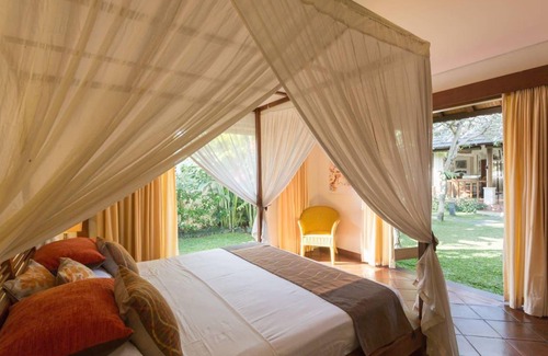 Sunset Road Villa | 1200 m² Villa ∙ 4 bedrooms ∙ 12 guests