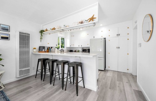 Eastside Santa Cruz House | 1950's Surf Shack - 6 min walk to beach!