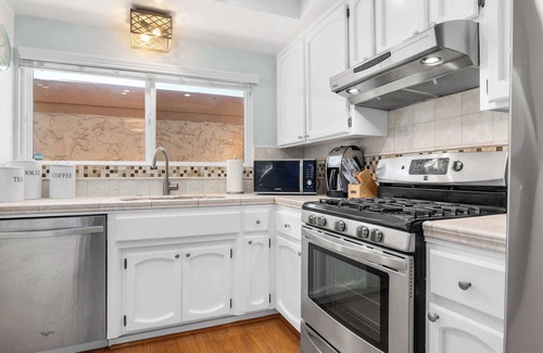 Rio del Mar House | 2 Bedroom Seascape Getaway - 5 min from beach!