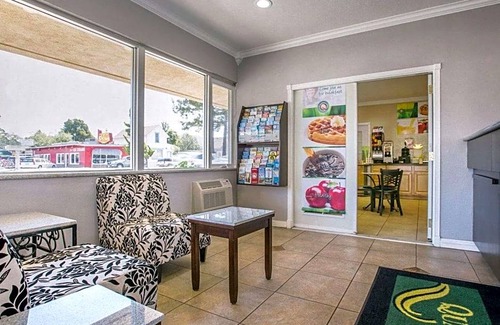 Westside Santa Cruz Hotel | 2-Star Hotel ∙ Quality Inn Santa Cruz