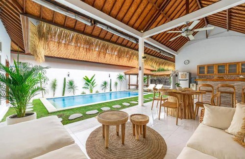 Sunset Road Villa | 220 m² Villa ∙ 2 bedrooms ∙ 4 guests