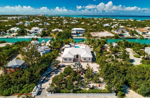 Leeward Settlement Villa | 23 m² Villa ∙ 5 bedrooms ∙ 10 guests
