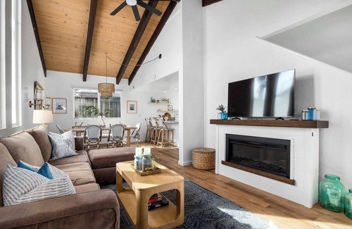Eastside Santa Cruz House | 3 Bedroom Home - 6 min walk to BEACH