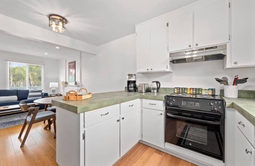 Eastside Santa Cruz House | 3 bedroom home - walk to Twin Lakes & Harbor!