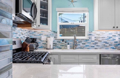 Eastside Santa Cruz House | 3 Bedroom Home - Walk to Twin Lakes State Beach!