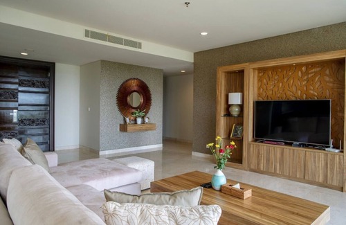Jimbaran Bay Apartment | 3 Bedrooms Ayana Residences With View