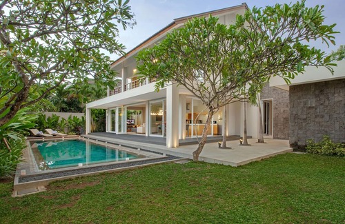 Berawa Villa | 3 BR Pool Villa near FINNS Recs Club