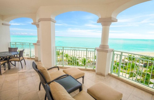 Grace Bay Resort | 302 m² Resort ∙ 2 bedrooms ∙ 127 guests